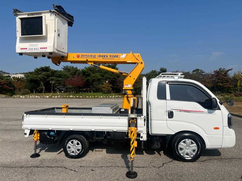기아 봉고 1톤 바가지차 2020년식 조수석 쪽 측면과 DHS 950L 붐