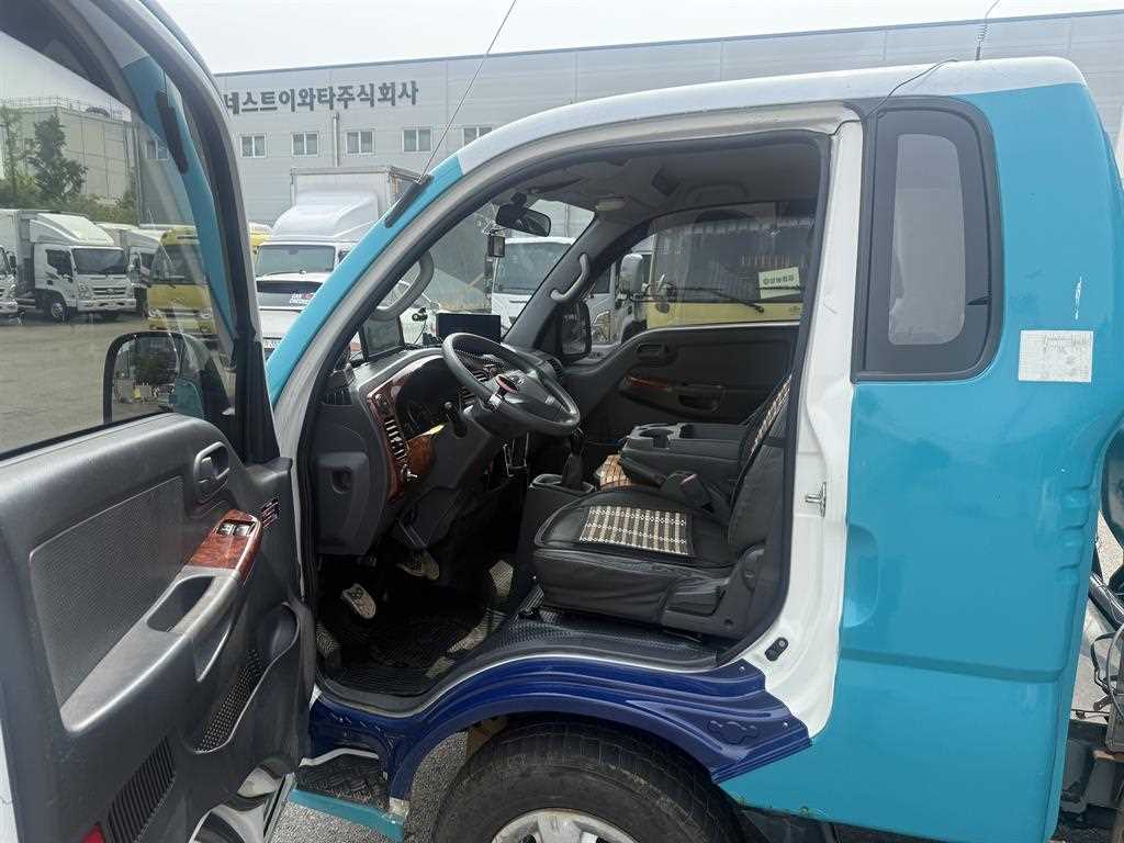기아 봉고 1톤 탱크로리 2009년식 킹캡 운전석 실내