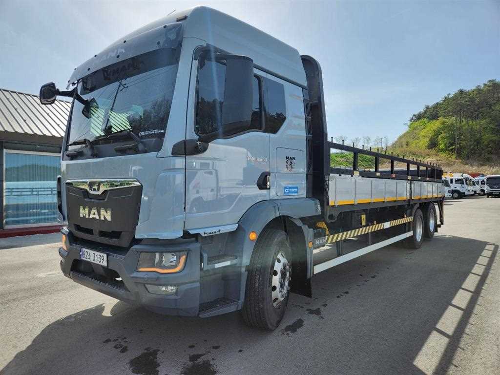 만(MAN) TGM 9.5톤 카고 2022년식 만트럭 TGM 카고 전측면