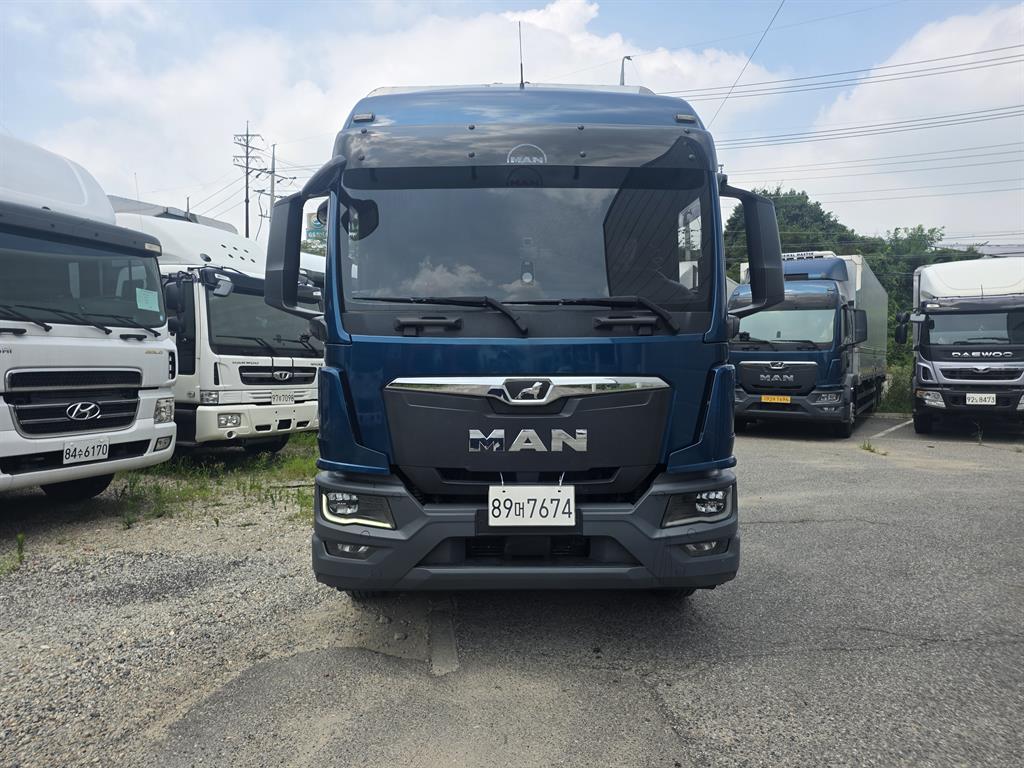 만(MAN) TGM 18.320 13톤 윙바디 2022년식 MAN 정면 그릴