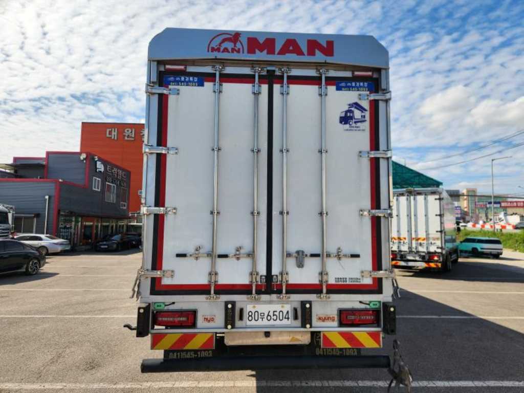 만(MAN) TGX 24톤 윙바디 2025년식 윙바디 후면 양문