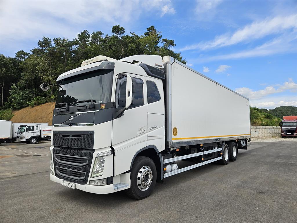 볼보 FH500 13톤 윙바디 2019년식 볼보 FH500 운전석 쪽 전측면