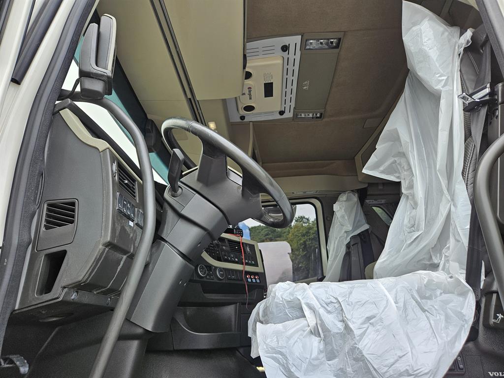 볼보 FH500 13톤 윙바디 2019년식 운전석 실내