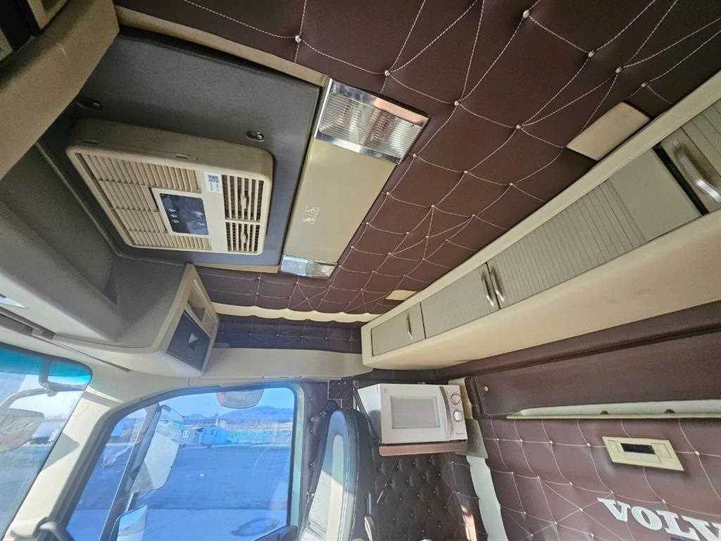 볼보 FH540 25톤 윙바디 2014년식 캡 천장 에어컨과 전자레인지