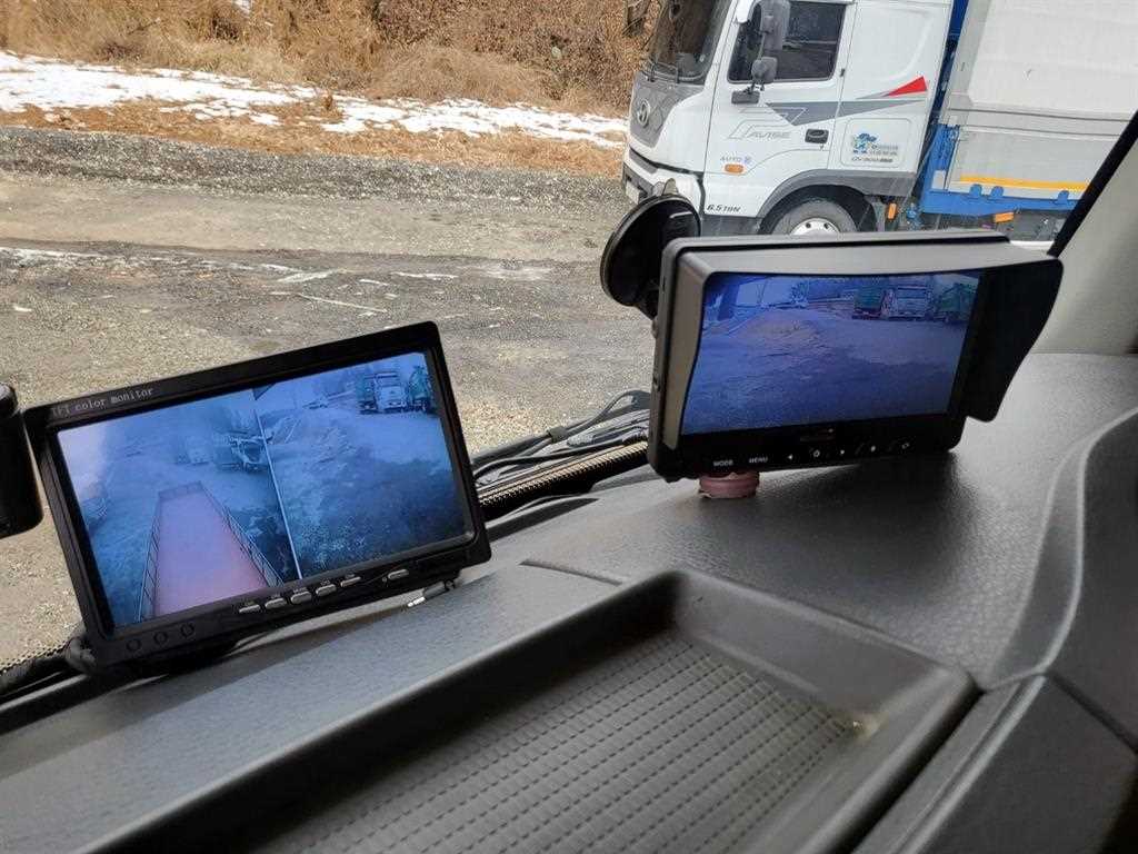 볼보 FL 4.5톤 카고 2016년식 카메라 모니터 2대