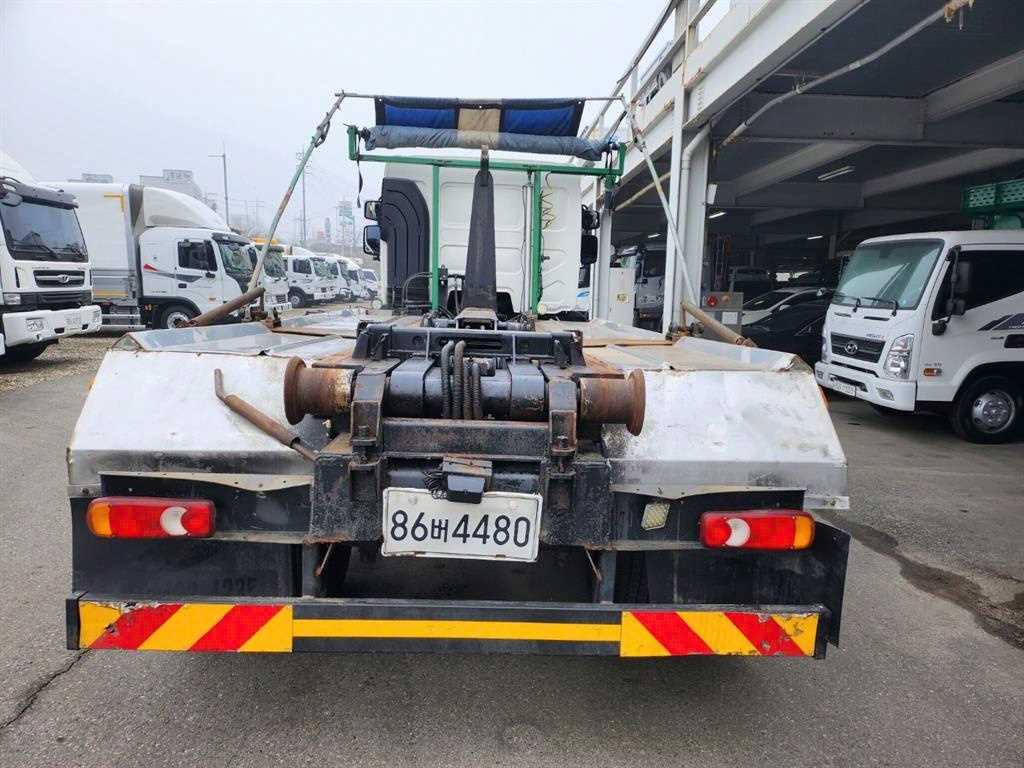 볼보 FL 5톤 암롤 2017년식 암롤 후면 롤러와 후크 장치