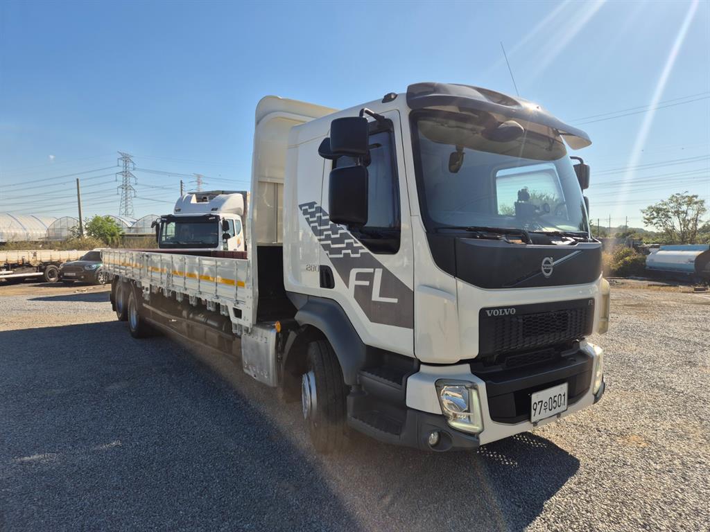 볼보 FL 6.5톤 카고 2018년식 사진 3