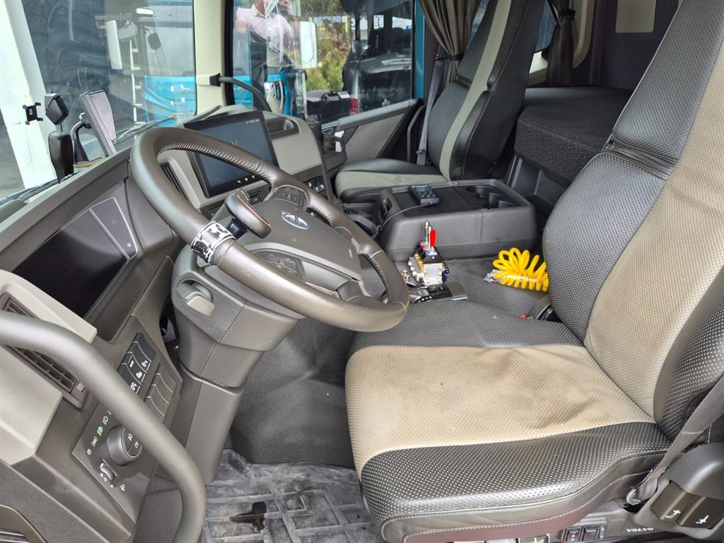 볼보 FM 24톤 암롤 2022년식 운전석 시트