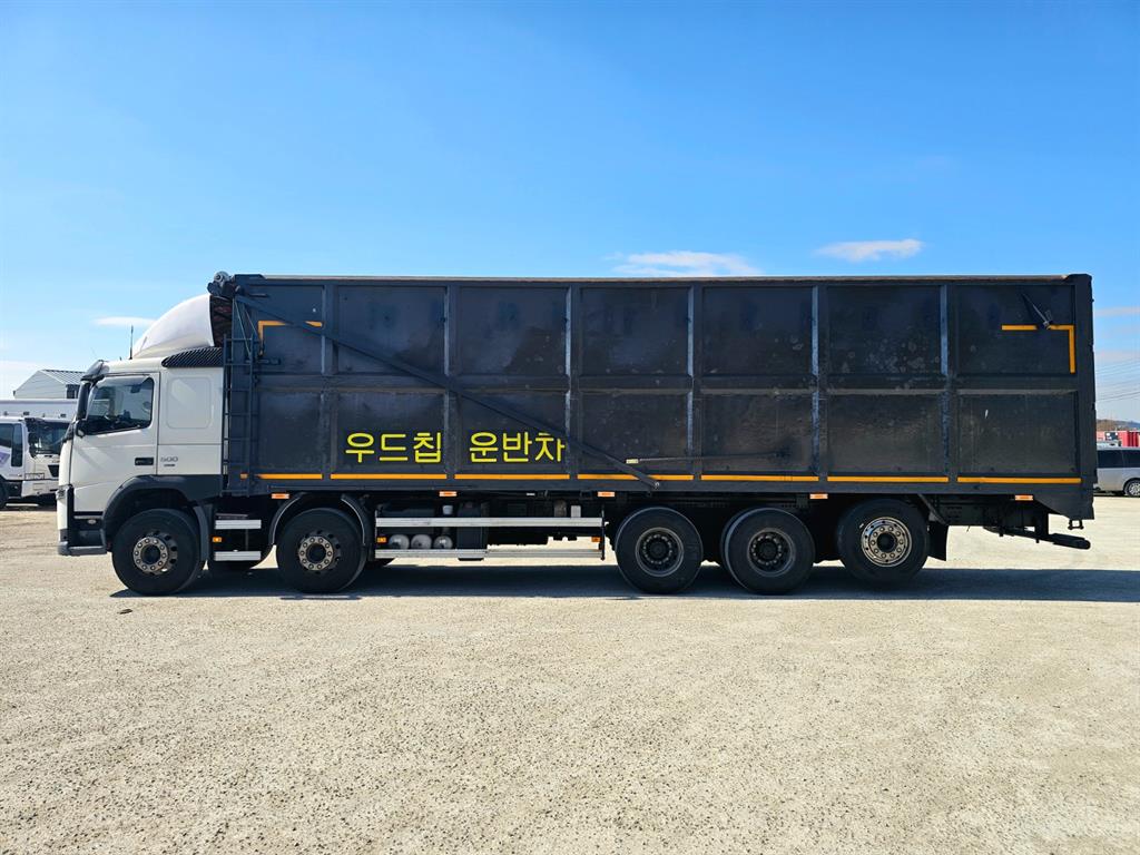볼보 FM500 25톤 암롤 2020년식 운전석 쪽 측면