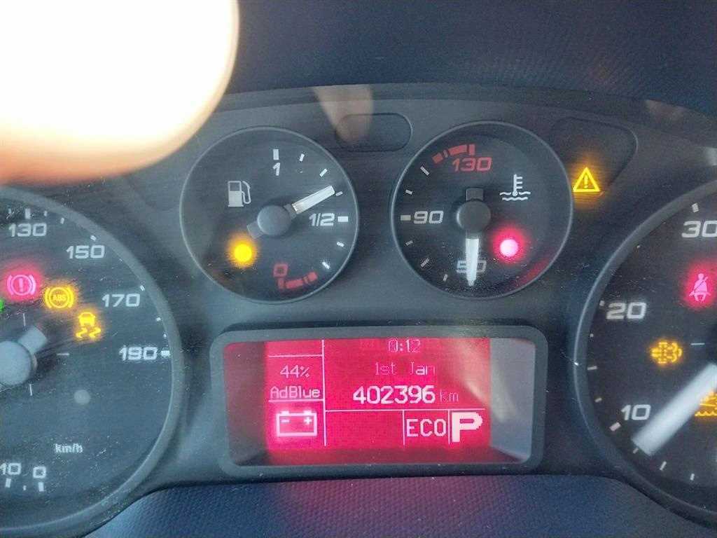 이베코 데일리 3.5톤 윙바디 2019년식 계기판 주행거리 402,396km