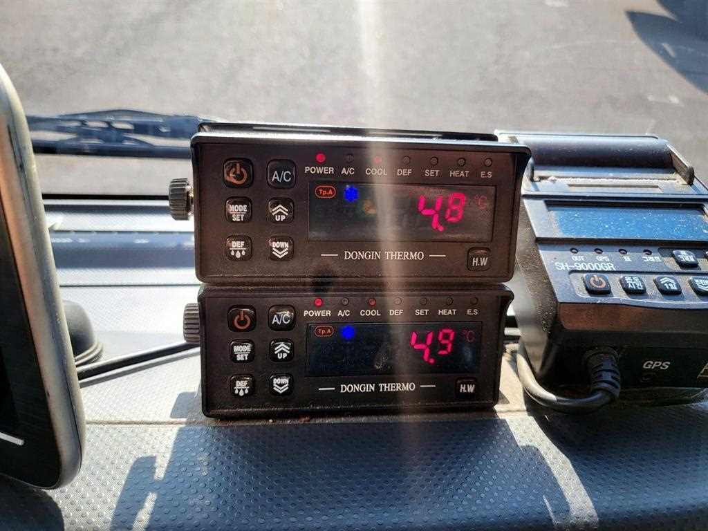 이스즈 엘프 3.5톤 냉동탑 2019년식 동인써모 투냉동 컨트롤러