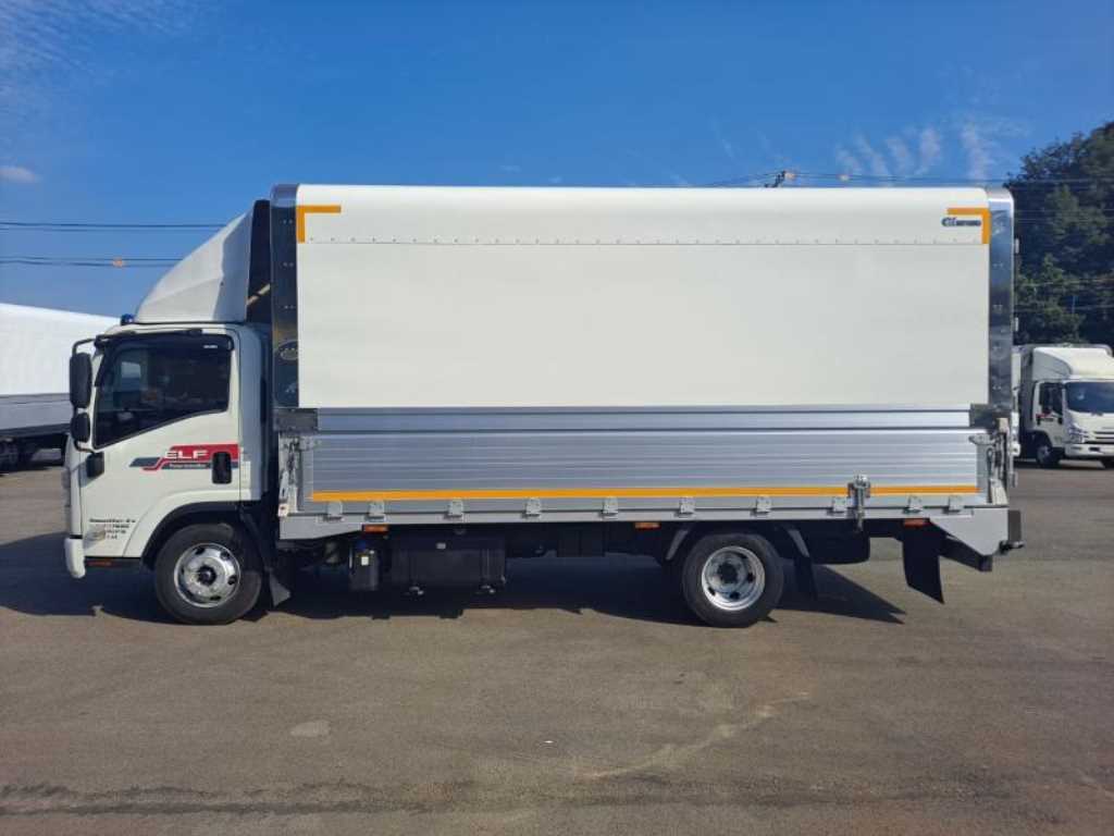 이스즈 엘프 3.5톤 윙바디 2023년식 광폭 윙바디 측면