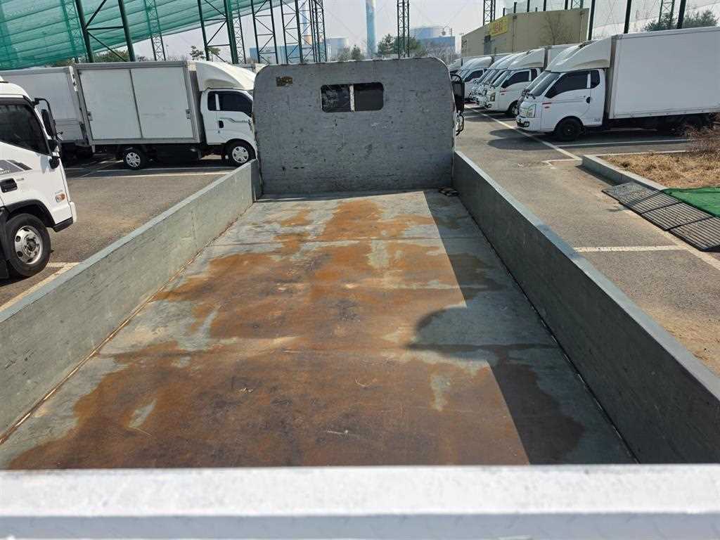 이스즈 엘프 3.5톤 카고 2017년식 카고 적재함 바닥 철판