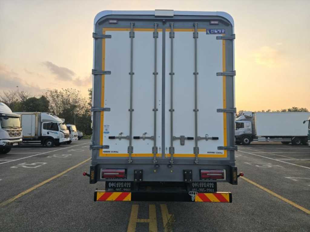 타타대우 맥쎈 8.5톤 윙바디 2026년식 후면 도어