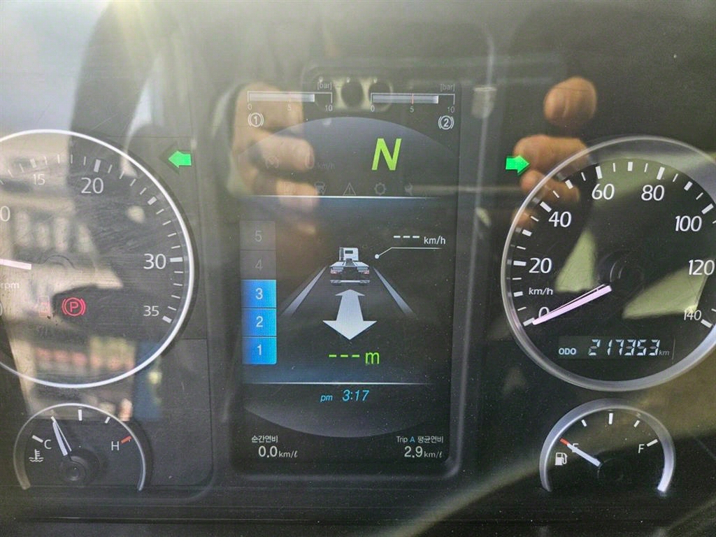 타타대우 프리마 25톤 트랙터 2022년식 계기판 주행 217,353km