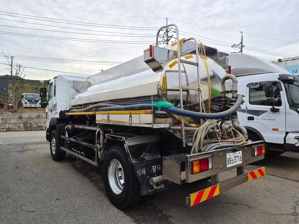 현대 뉴파워트럭 8톤 살수차 2009년식 9,000리터 스텐탱크