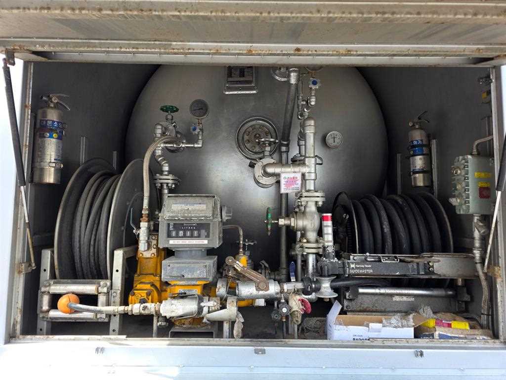 현대 뉴파워트럭 8톤 탱크로리 2011년식 LPG 계량기와 호스릴