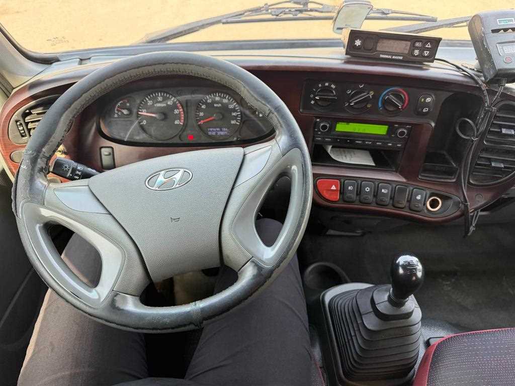 현대 마이티 2톤 냉동탑 2020년식 핸들과 계기판