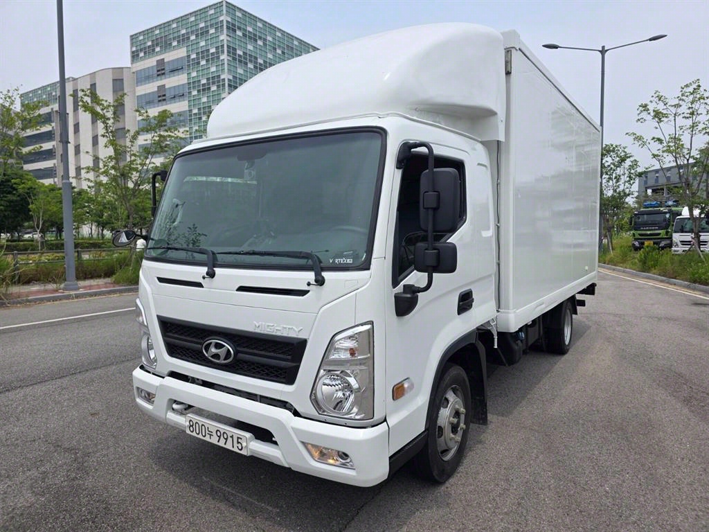 현대 마이티 2.5톤 내장탑 2018년식 마이티 내장탑 운전석 쪽 전측면