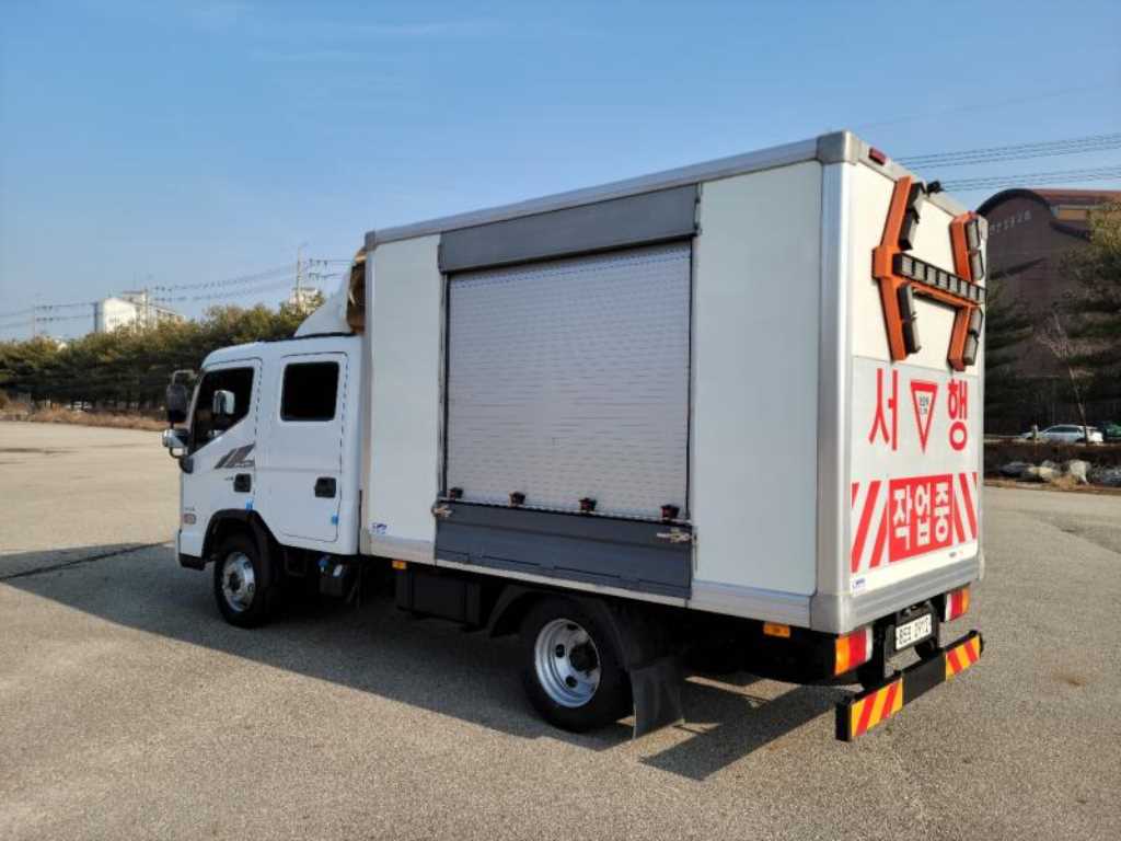 현대 마이티 2.5톤 내장탑 2019년식 운전석 쪽 후측면