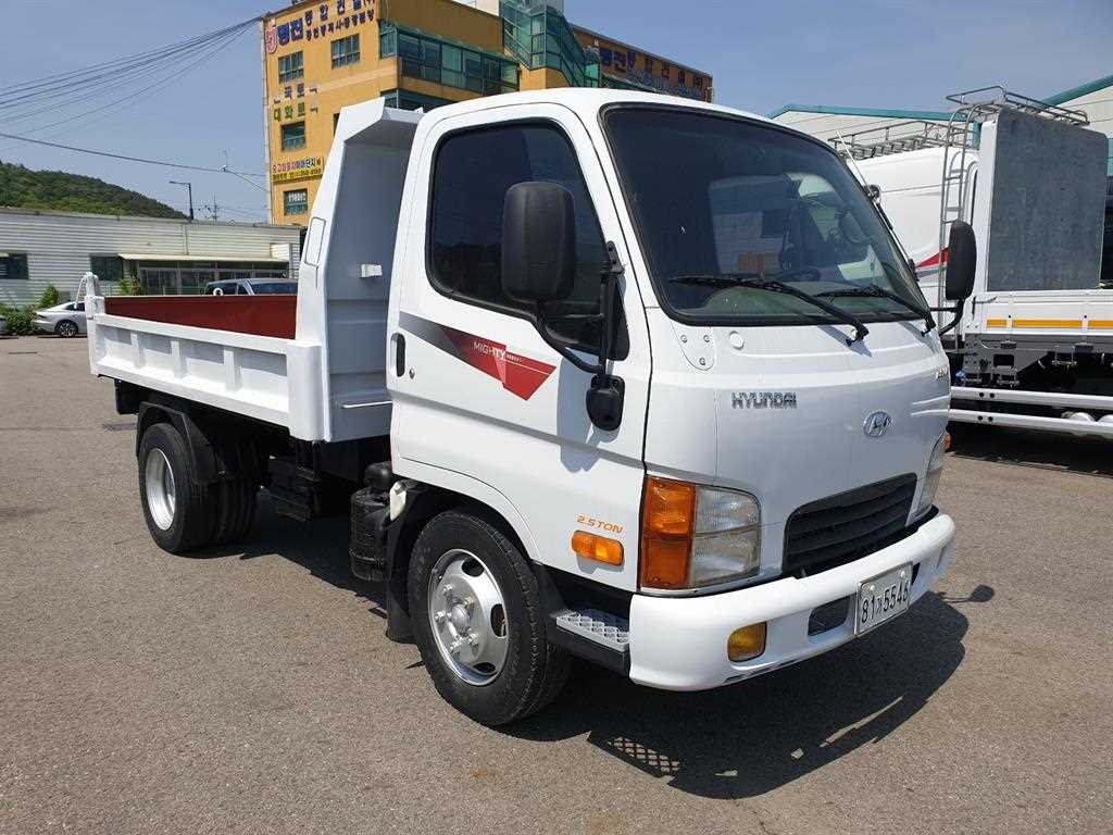 현대 마이티 2.5톤 덤프 2015년식 조수석 쪽 전측면과 2.5TON 표기