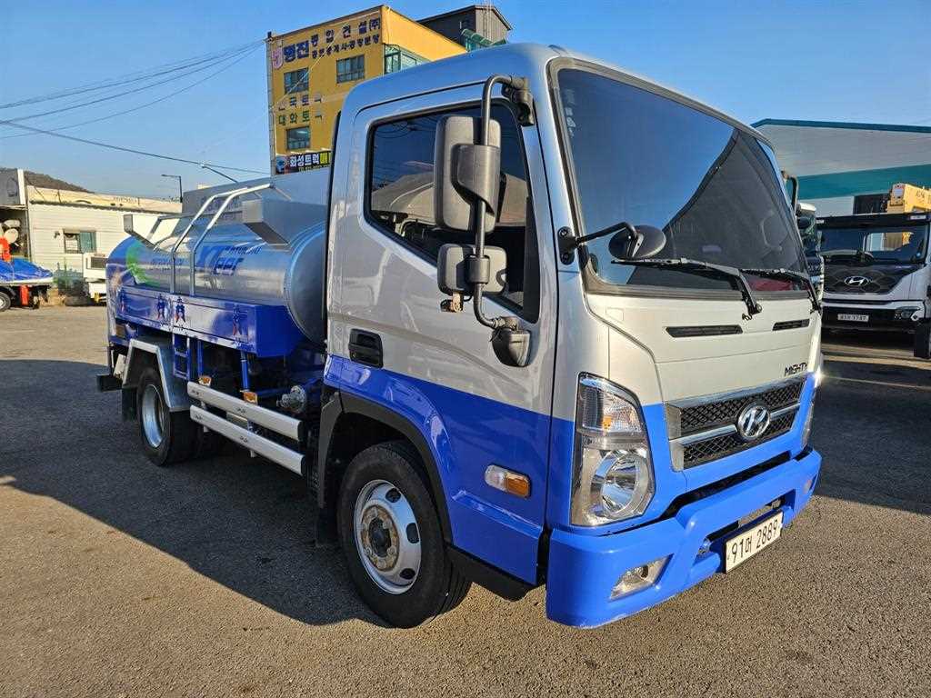 현대 마이티 2.5톤 탱크로리 2021년식 조수석 쪽 측면