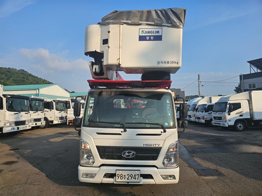 현대 마이티 3.5톤 고소작업차 2017년식 마이티 정면과 절연 버킷