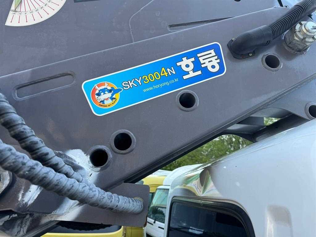 현대 마이티 3.5톤 고소작업차 2018년식 호룡 SKY 3004N 붐 표기