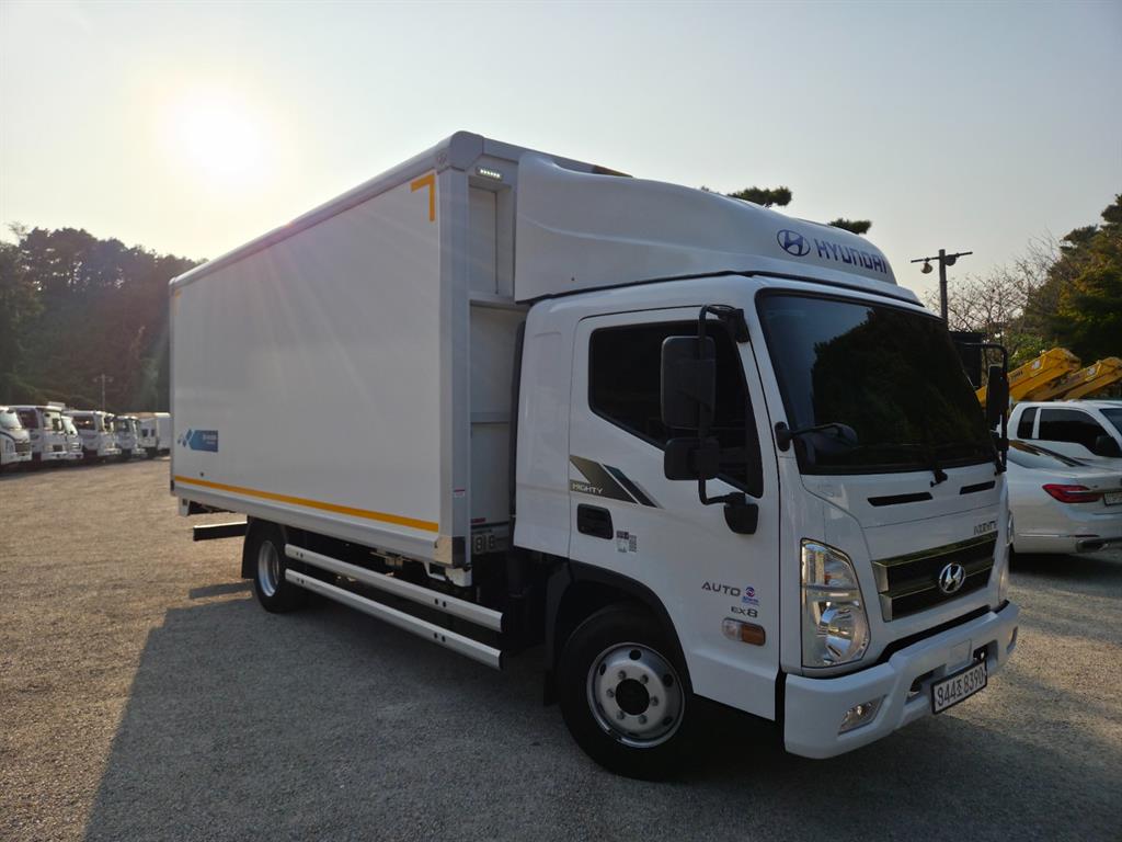 현대 마이티 3.5톤 윙바디 2024년식 마이티 냉장윙 전측면
