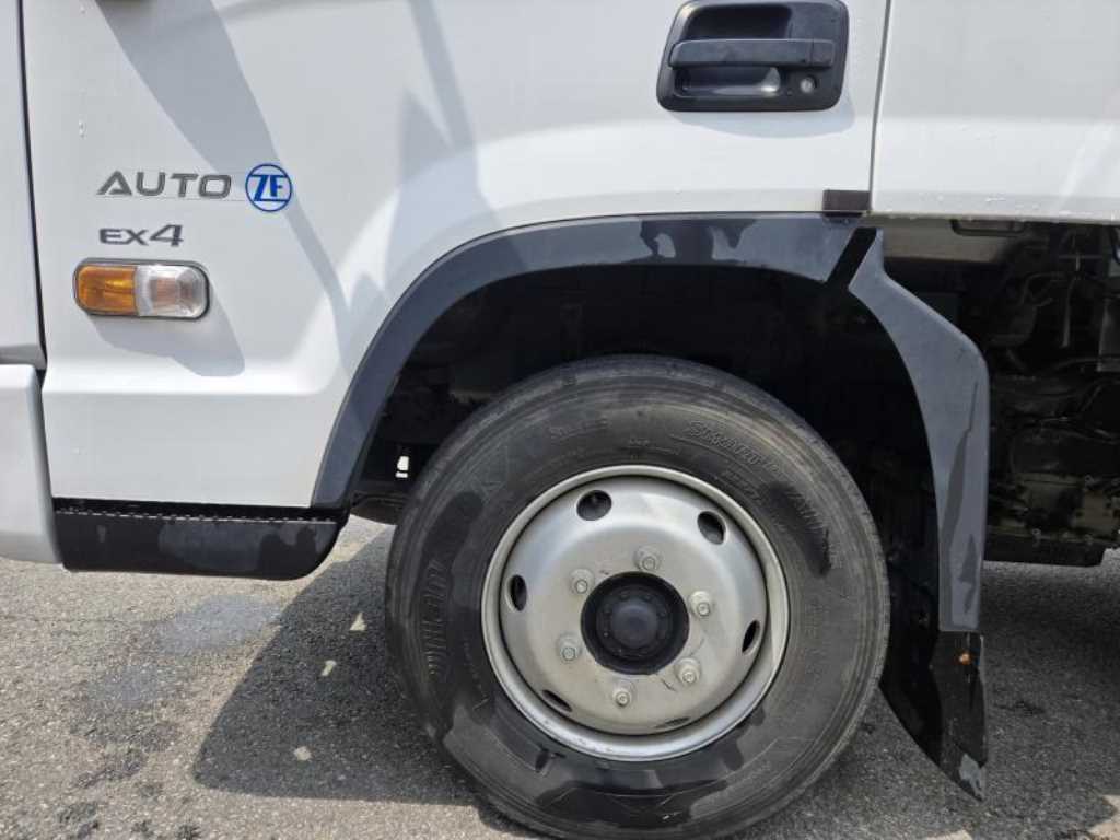 현대 마이티 3.5톤 윙바디 2024년식 AUTO ZF 배지·앞 타이어