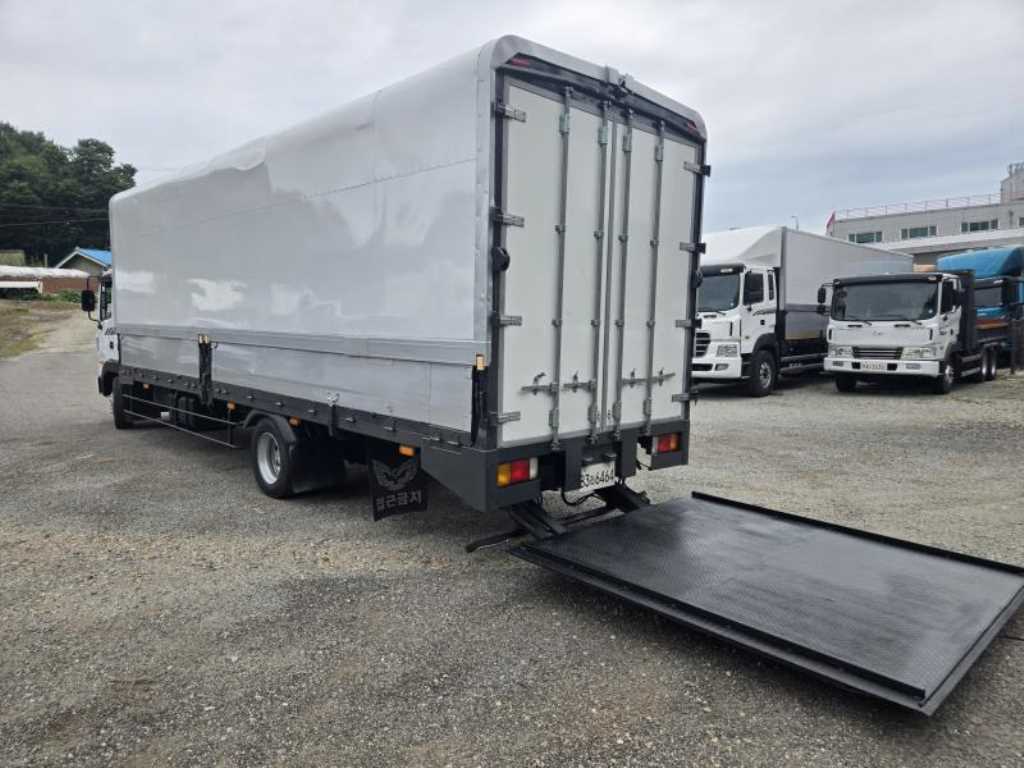현대 메가트럭 4.5톤 윙바디 2008년식 리프트 내림 · 뒷문