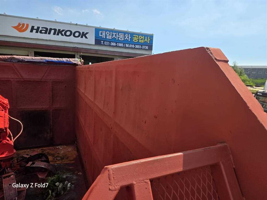 현대 메가트럭 4.5톤 집게차 2015년식 집게차 적재함 내부