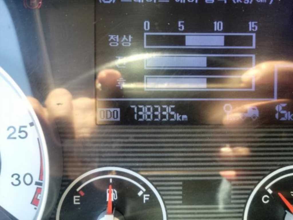 현대 메가트럭 4.5톤 카고 2013년식 계기판 주행거리 738,335km