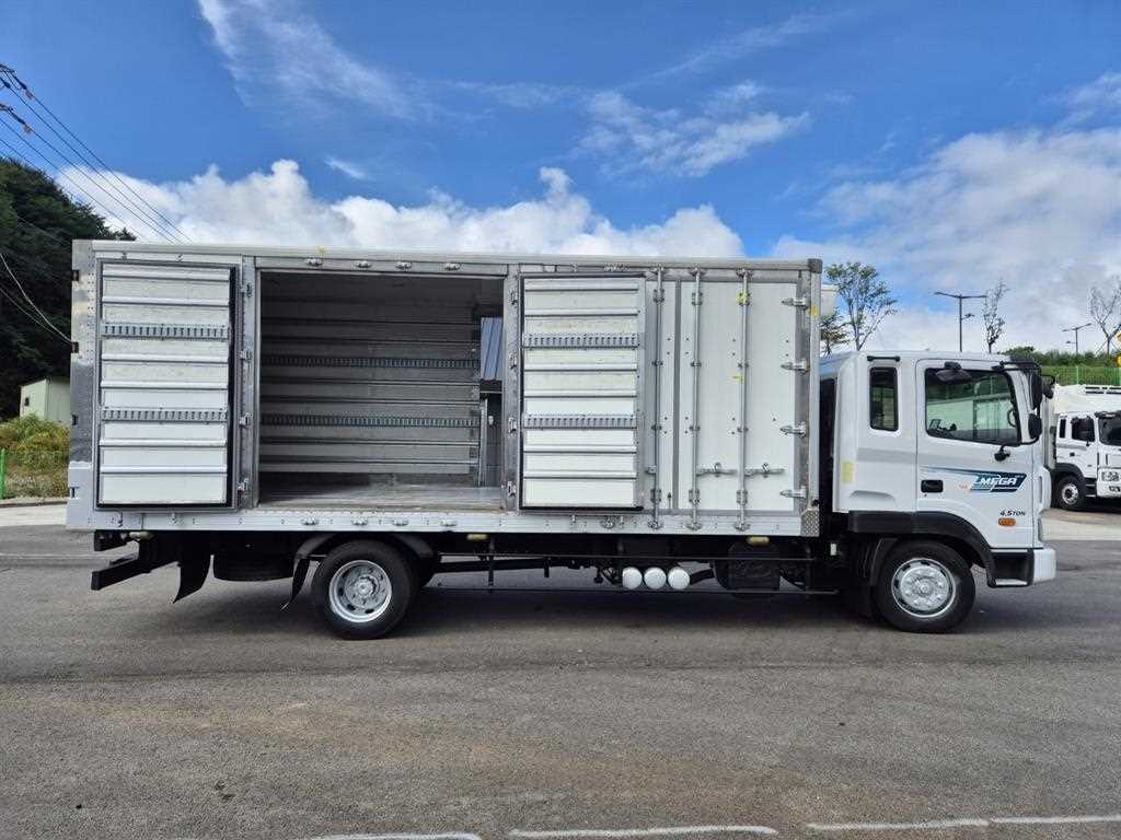 현대 메가트럭 5톤 냉동탑 2013년식 사진 4