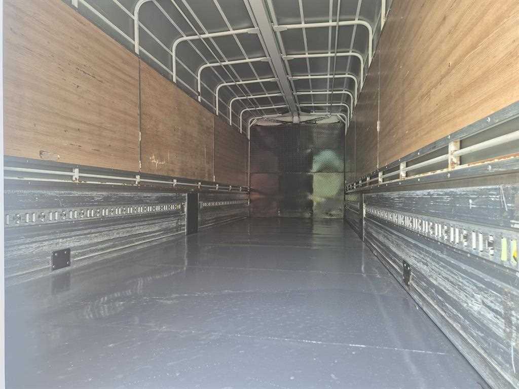 현대 메가트럭 5톤 윙바디 2019년식 윙바디 적재함 내부