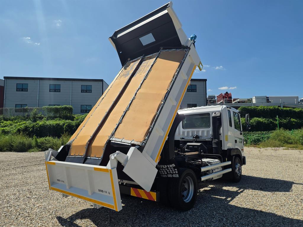 현대 메가트럭 5톤 덤프 2017년식 사진 8