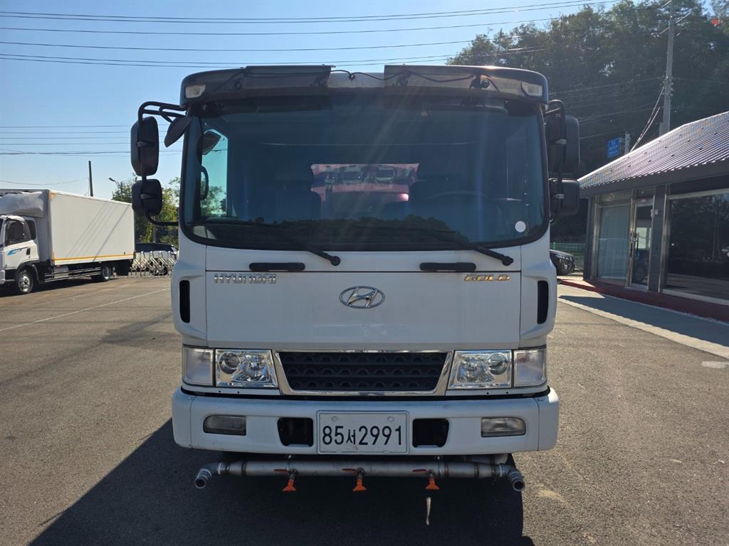현대 메가트럭 5톤 살수차 2017년식 정면