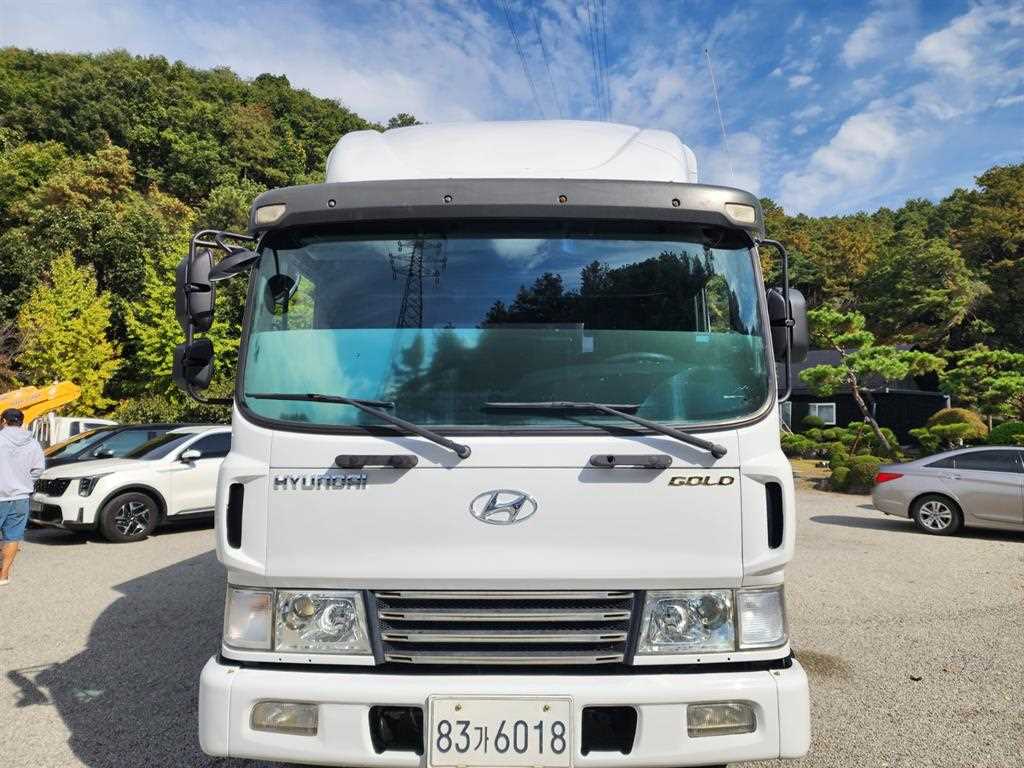 현대 메가트럭 5톤 윙바디 2012년식 정면