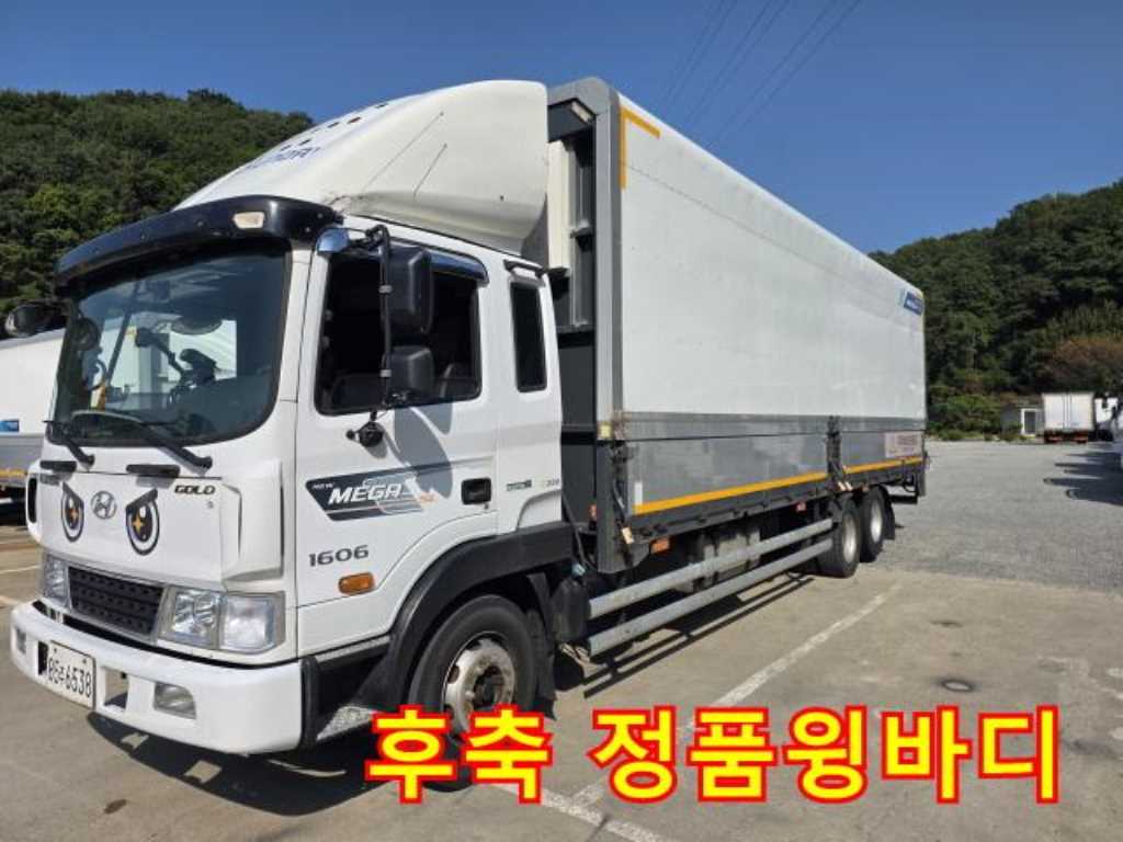 현대 메가트럭 5톤 윙바디 2018년식 전측면 외관