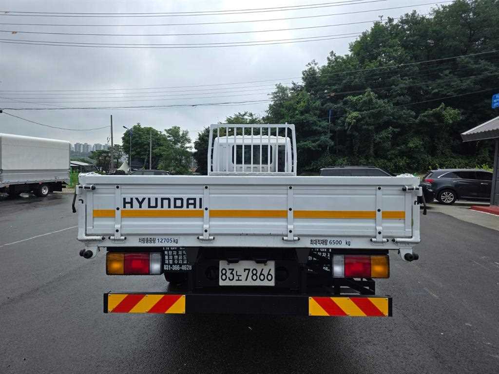 현대 메가트럭 5톤 카고 2017년식 카고 후면 적재량 표기