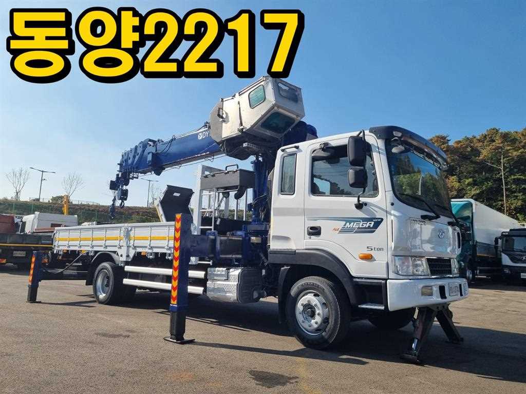 현대 메가트럭 5톤 카고크레인 2017년식 전측면 외관