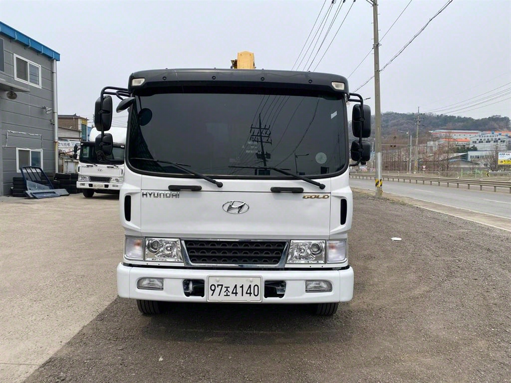 현대 메가트럭 5톤 카고크레인 2018년식 메가트럭 정면