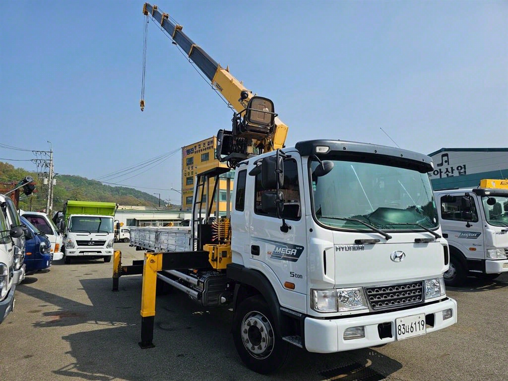 현대 메가트럭 5톤 카고크레인 2019년식 수산 SCS-736 크레인 전개