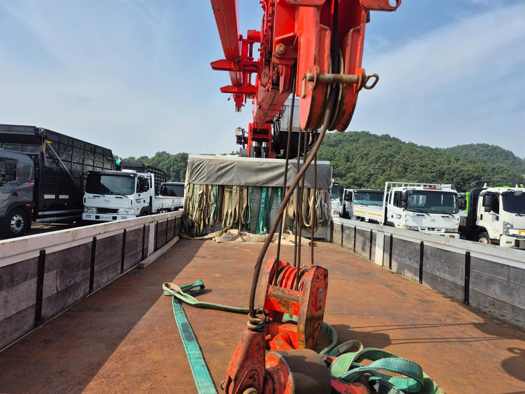 현대 메가트럭 5톤 카고크레인 2021년식 적재함 바닥과 훅