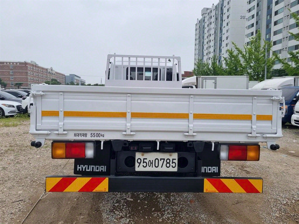 현대 메가트럭 5톤 카고 2018년식 카고 적재함 후면