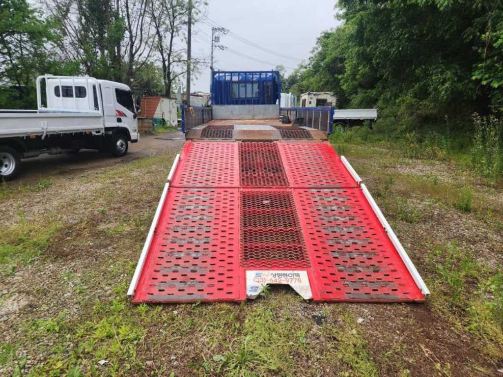 현대 메가트럭 7톤 셀프로더 2019년식 셀프로더 사다리 펼친 모습