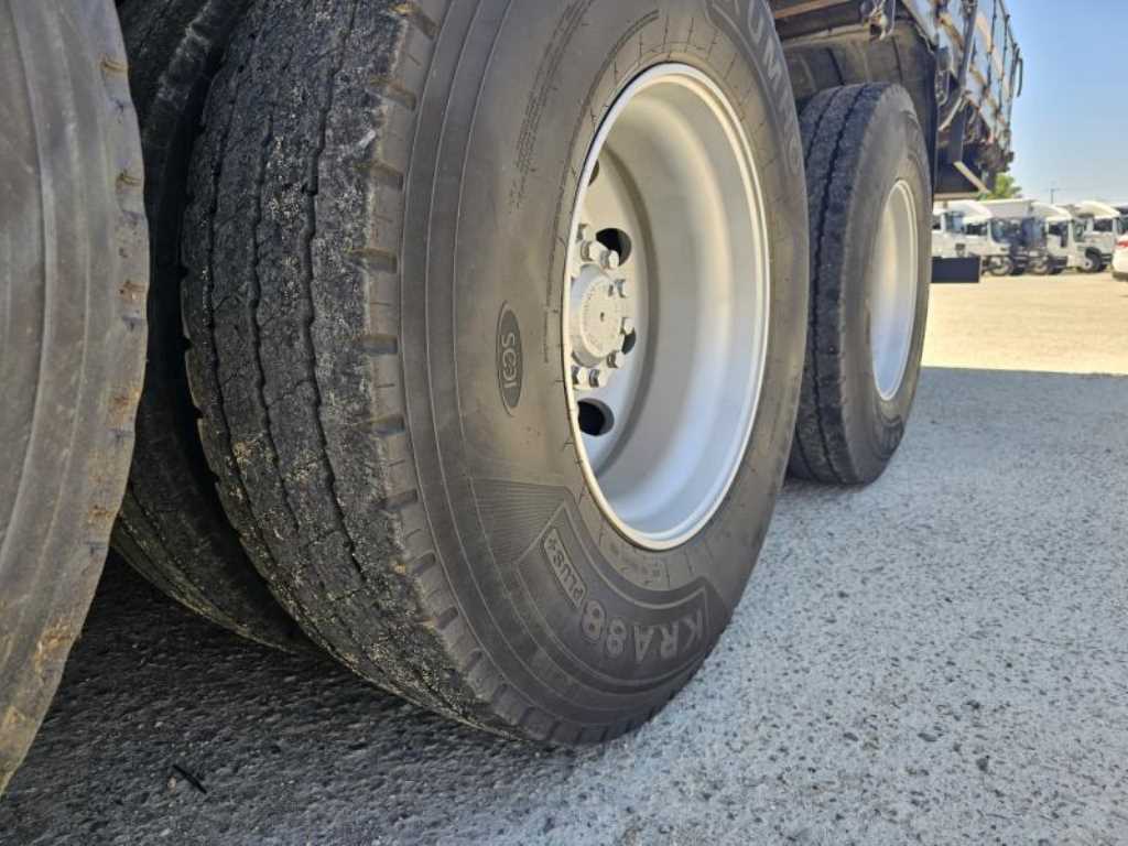현대 엑시언트 25톤 카고 2015년식 뒤 복륜 타이어