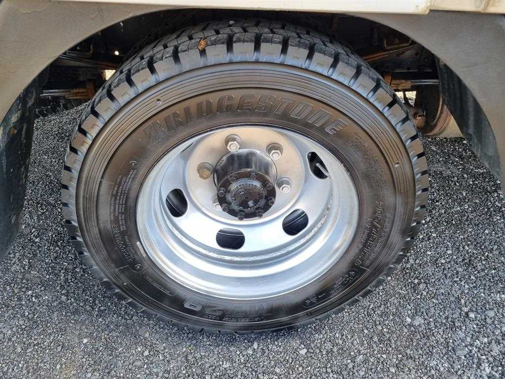현대 올뉴마이티 2.5톤 냉동탑 2015년식 BRIDGESTONE 타이어