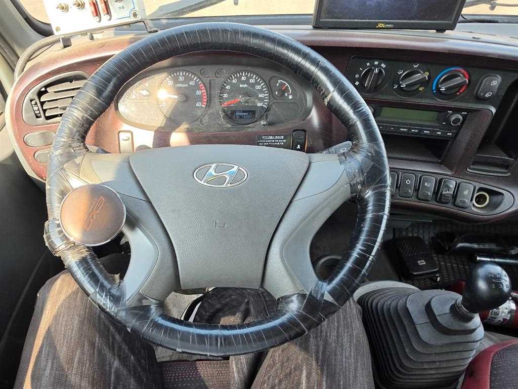 현대 올뉴마이티 2.5톤 압착진개차 2020년식 운전석 실내