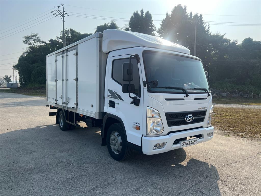 현대 올뉴마이티 2.5톤 내장탑 2019년식 내장탑 전측면 외관